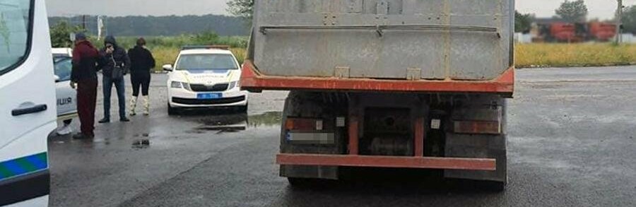 Житомирська поліція перевіряє законність транспортування понад 20 т піску