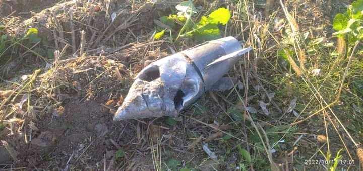 На Житомирщині в полі жителі однієї з громад виявили у полі уламки ракети 