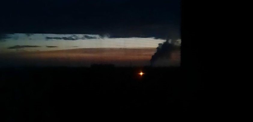 Три потужні вибухи, потрапляння ракети в залізничну інфраструктуру, 2 повітряні тривоги, 2 поранених та пошкоджені будинки - як минула ніч в Коростені?