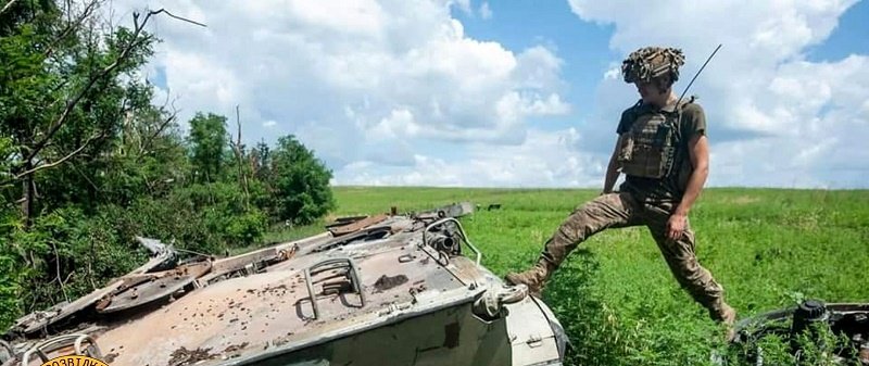 Контрнаступ Сил оборони України примушує окупантів просити допомоги в Червоного Хреста та тікати на вкрадених велосипедах