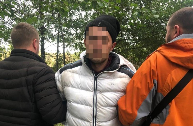Поліцейські затримали причетного до вбивства 18-річної дівчини на Житомирщині