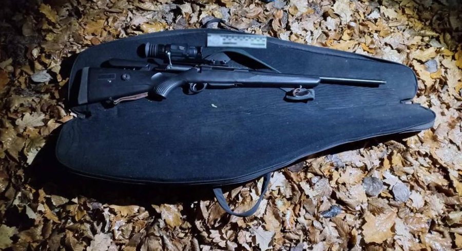 На Житомирщині чоловіка затримали з мисливською зброєю та впольованими тушами косуль