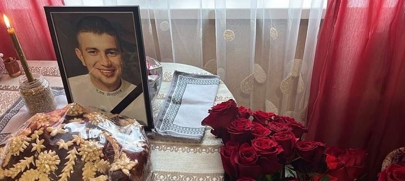 Йому тільки виповнилося 27: На Житомирщині провели в останню путь прикордонника Дениса Зубрійчука