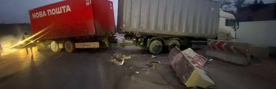 Під Житомиром сталася ДТП - смуга руху в напрямку міста Рівне перекрита