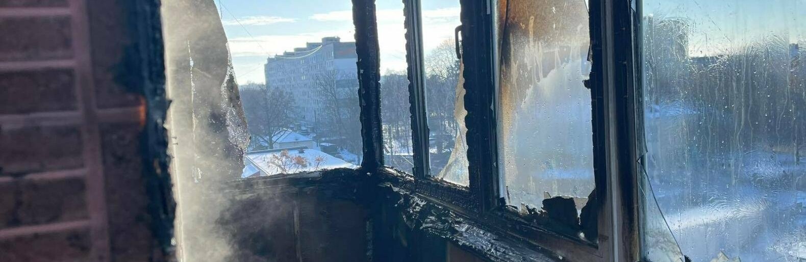 У Житомирі рятувальники загасили пожежу на балконі та врятували 85-річного дідуся