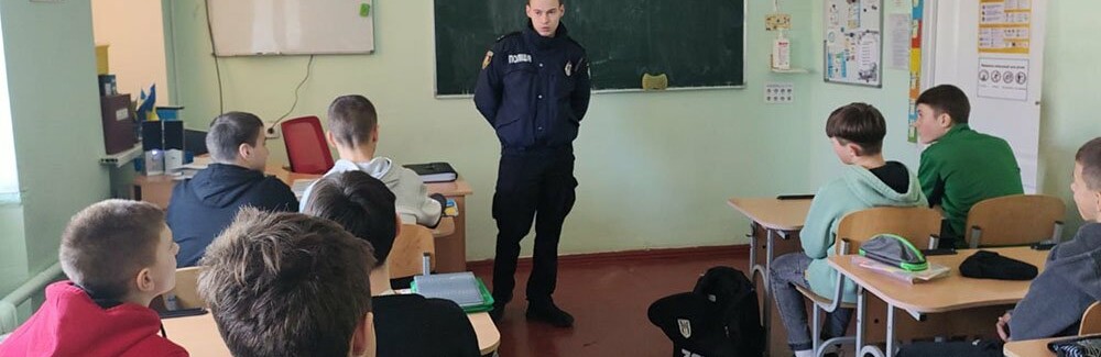 Правоохоронці Житомирщини провели зустрічі на тему деструктивних молодіжних рухів практично в усіх школах області, — ФОТО