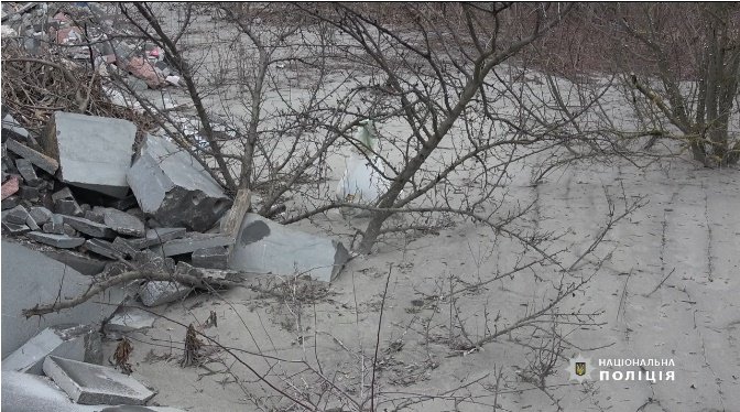 На Житомирщині поліцейські встановили нових причетних до забруднення землі шкідливими відходами каменеобробки, — ВІДЕО