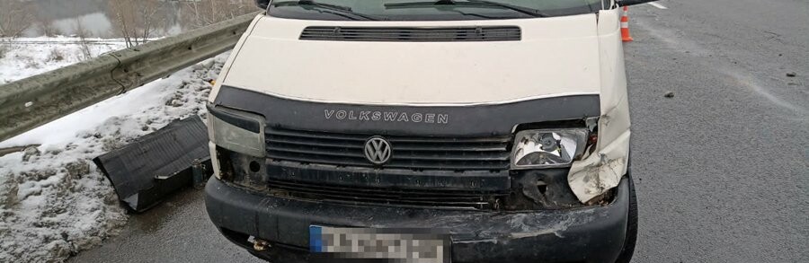 На автошляху Київ-Чоп іномарка зіткнулася з колесовідбійником: травми отримав житель Закарпаття