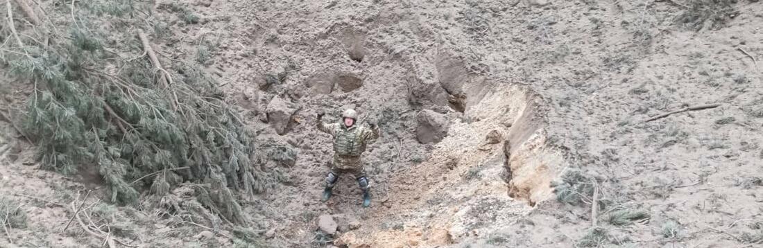 У громаді на Житомирщині поліцейські вибухотехніки знищили 400-кілограмову бойову частину ворожої ракети, — ВІДЕО