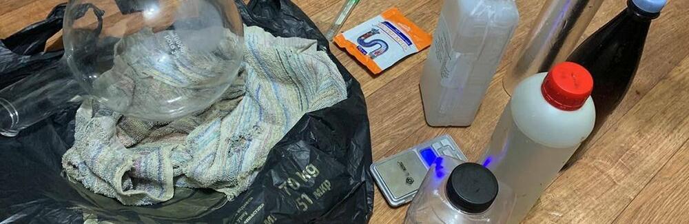 На Звягельщині поліцейські виявили нарколабораторію в багатоповерхівці