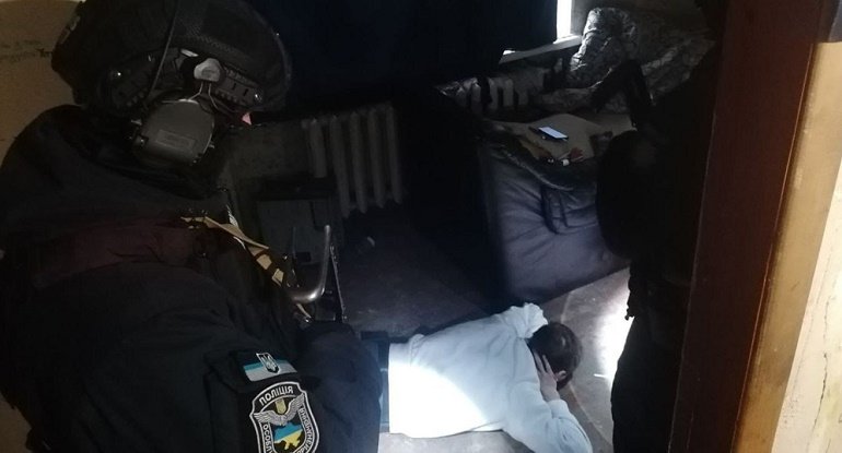 На Житомирщині поліцейські викрили молодика у викраденні коштів з банківських рахунків громадян