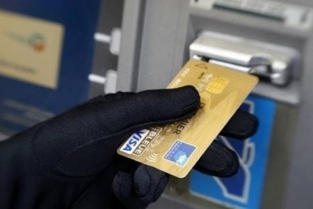 Житомирщина: 65-річний пенсіонер забув забрати готівку з банкомату: чужі гроші забрала жінка та частину витратили