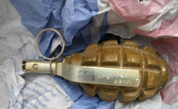На Житомирщині поліцейські затримали чоловіка під час продажу гранати