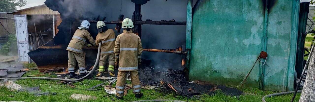 Упродовж минулої доби рятувальники Житомирщини чотири рази залучалися до гасіння господарчих будівель