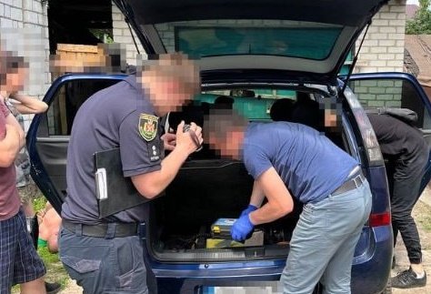 «Наркокрамницю» організував у будинку, де проживав – у Житомирі судитимуть 41-річного торговця канабісом та амфетаміном