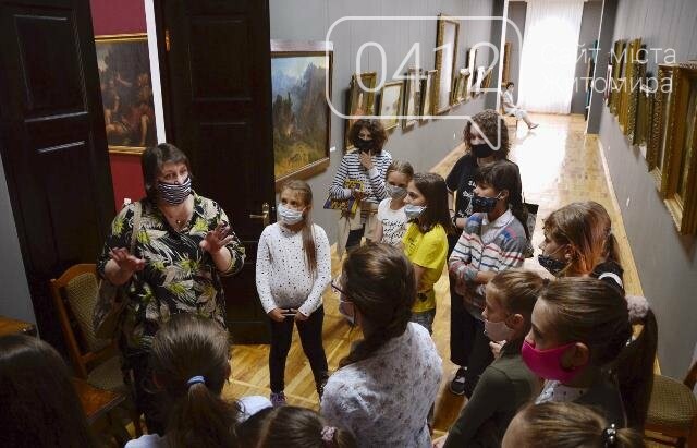Учням художньої школи в Житомирі провели урок з Історії мис..., фото-4 Учням художньої школи в Житомирі провели урок з Історії мистецтв» в картинній галереї краєзнавчого музею, фото-4