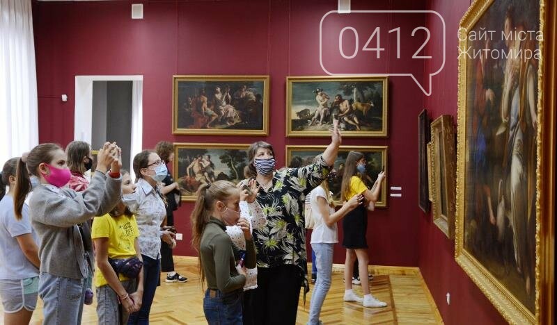Учням художньої школи в Житомирі провели урок з Історії мис..., фото-1 Учням художньої школи в Житомирі провели урок з Історії мистецтв» в картинній галереї краєзнавчого музею, фото-1