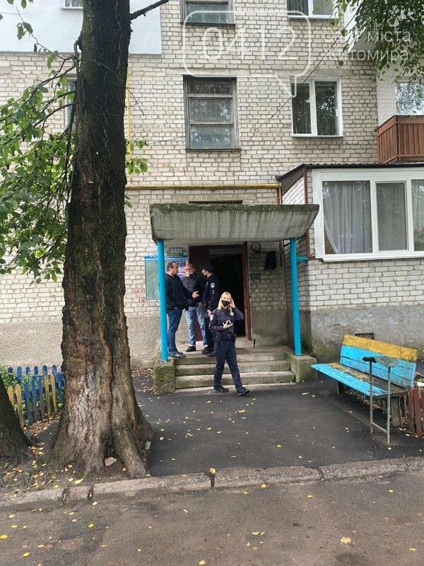 У Житомирі активіст погрожує та обливає брудом кандидатів в..., фото-1 У Житомирі активіст погрожує та обливає брудом кандидатів в депутати, фото-1