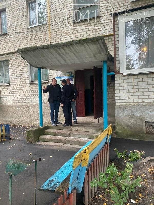 У Житомирі активіст погрожує та обливає брудом кандидатів в..., фото-2 У Житомирі активіст погрожує та обливає брудом кандидатів в депутати, фото-2