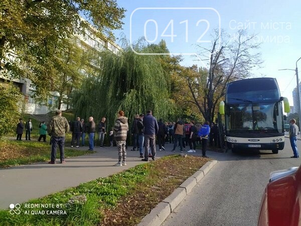 Поліція затримала 130 мешканців Житомирщини, які прибули до..., фото-2 Поліція затримала 130 мешканців Житомирщини, які прибули до Києва на проплачене голосування, фото-2