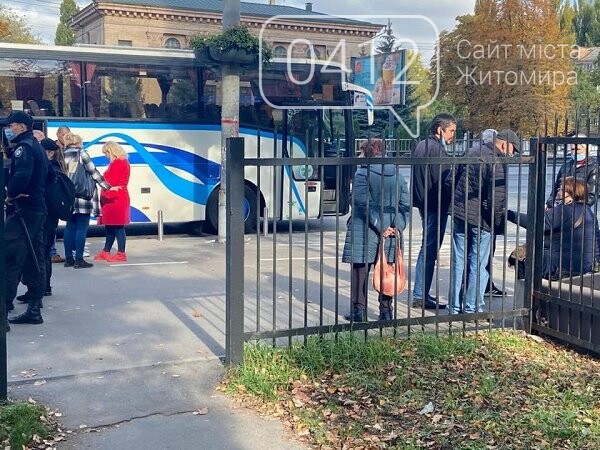 Поліція затримала 130 мешканців Житомирщини, які прибули до..., фото-3 Поліція затримала 130 мешканців Житомирщини, які прибули до Києва на проплачене голосування, фото-3