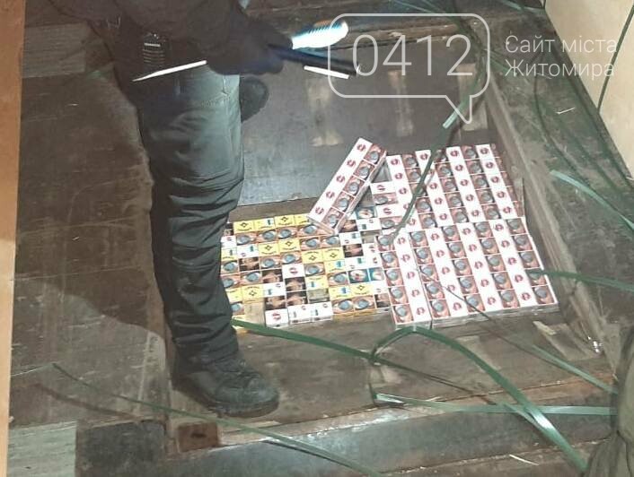 На кордоні з Білоруссю у днищах вантажівок виявили дві парт..., фото-1 На кордоні з Білоруссю у днищах вантажівок виявили дві партії контрабандних сигарет, фото-1