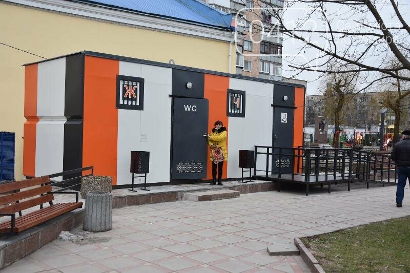 Скористатися нововідкритим туалетом на центральній площі Ко..., фото-3 Скористатися нововідкритим туалетом на центральній площі Коростеня можна за 1 гривню, фото-3