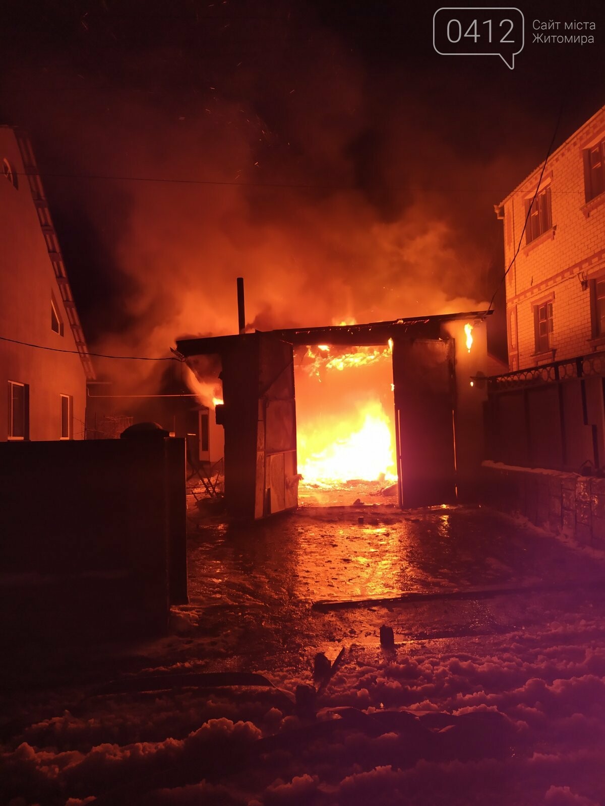 На Житомирщині вогнеборці гасили гараж, фото-2