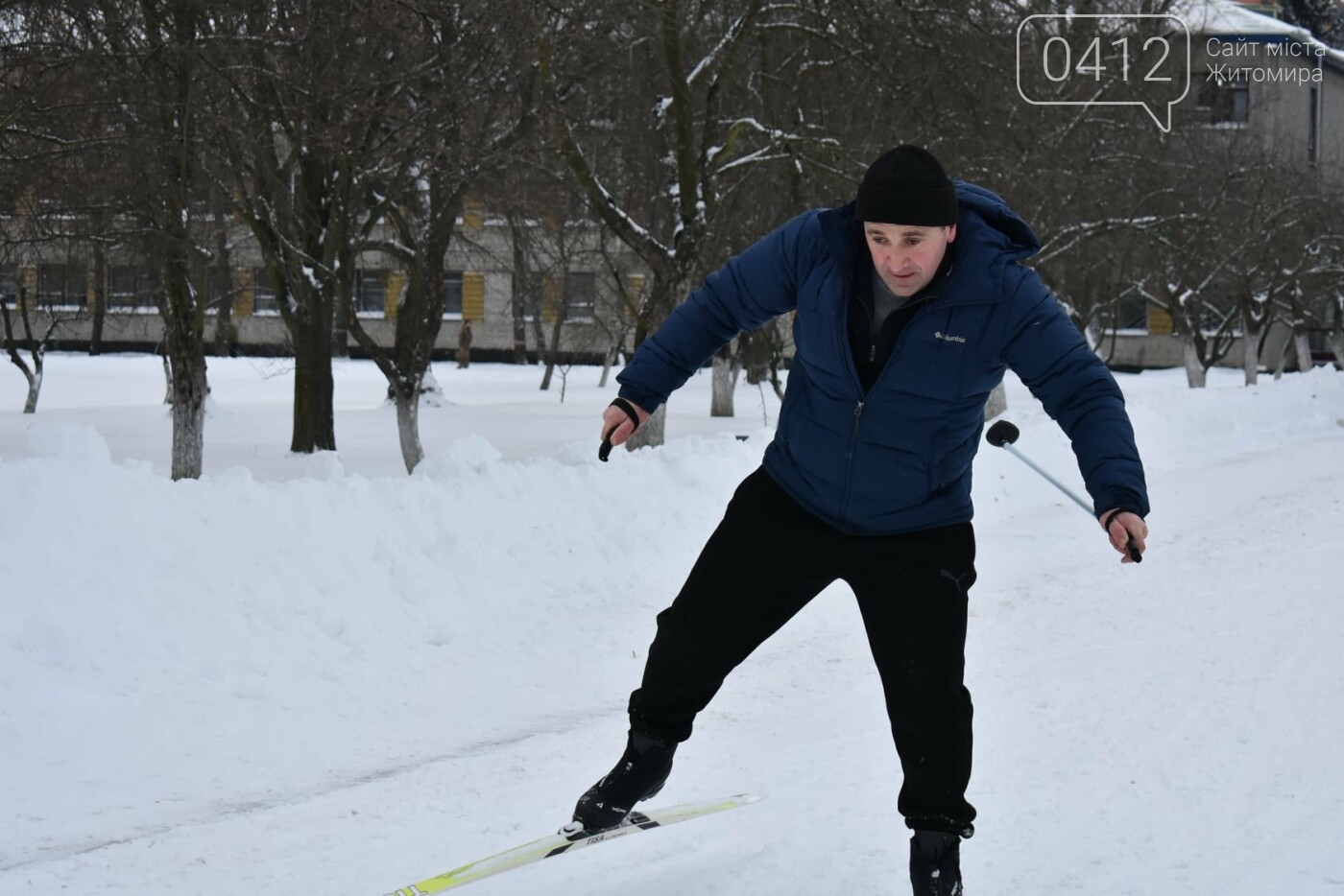 Немов інструктори з лижного катання: Незвична ранкова фізична зарядка десантників на Житомирщині. ФОТО, фото-2