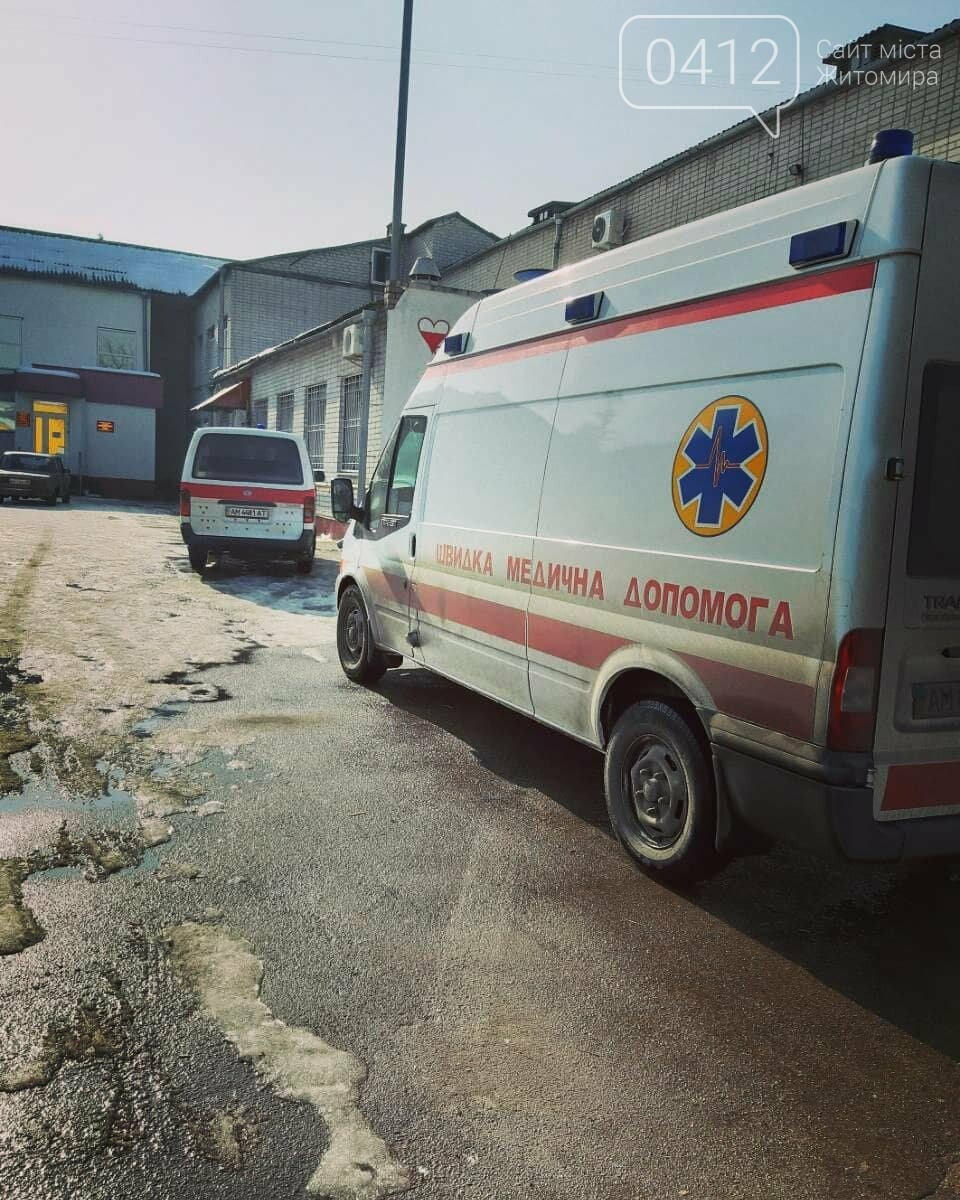 У мережі показали чергу зі швидких з лікарень в Житомирі, п..., фото-1 У мережі показали чергу зі швидких з лікарень в Житомирі, пацієнтам яких терміново потрібна кров!, фото-1