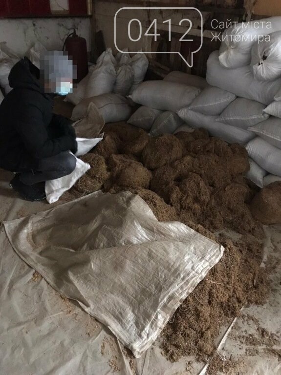 На Житомирщині викрили групу осіб, яка займалася незаконним виготовленням та збутом підакцизних товарів, фото-5