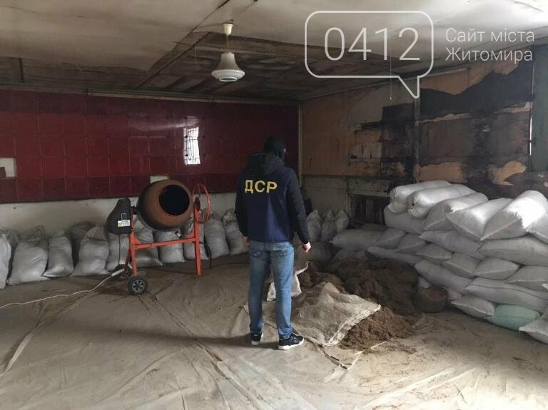 На Житомирщині викрили групу осіб, яка займалася незаконним виготовленням та збутом підакцизних товарів, фото-1