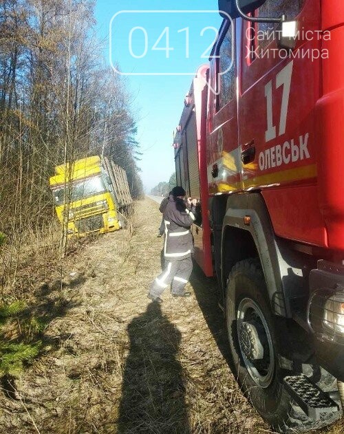 У Житомирській області рятувальники допомагали водіям на бездоріжжі, фото-3