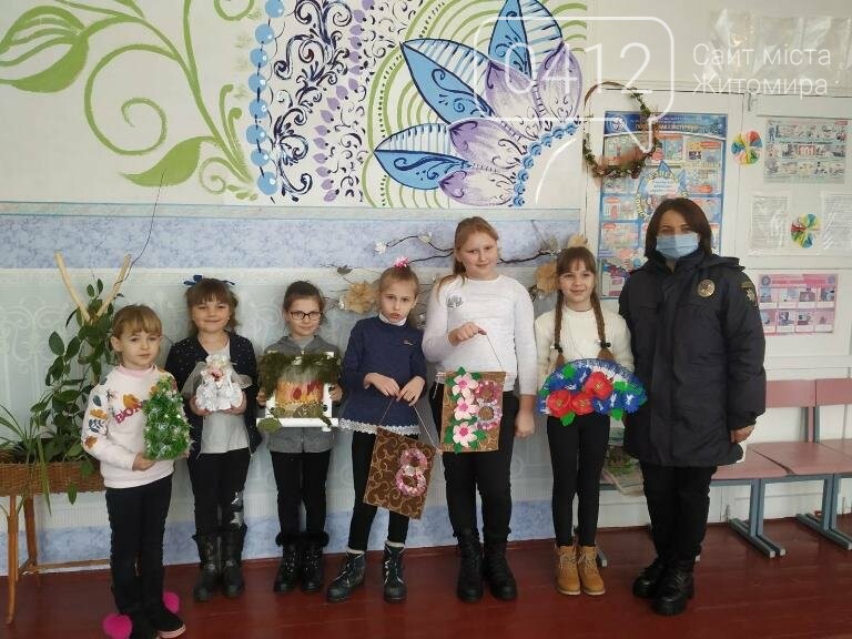    У цьому будинку дитячої творчості на Житомирщині створюють красу, здавалося б, з простих і не потрібних на перший погляд речей, фото-1