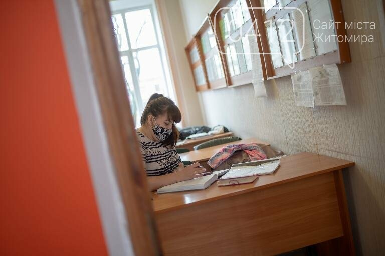Депутатка міськради про школу в центрі Житомира: Щоб умістити всіх дітей, у клас переобладнали навіть туалет, фото-15