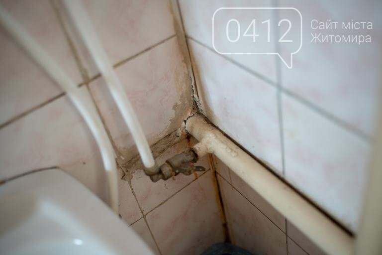 Депутатка міськради про школу в центрі Житомира: Щоб умістити всіх дітей, у клас переобладнали навіть туалет, фото-19