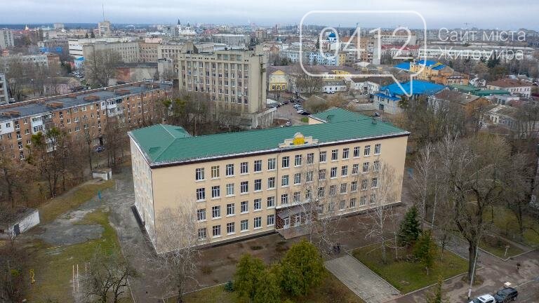 Депутатка міськради про школу в центрі Житомира: Щоб умістити всіх дітей, у клас переобладнали навіть туалет, фото-21