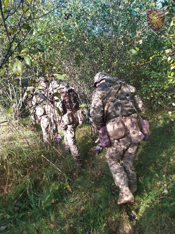 Десантники 95-ої бригади відпрацювали злагоджені дії висадк..., фото-2 Десантники 95-ої бригади відпрацювали злагоджені дії висадки із вертольоту Мі-8. ФОТО, фото-2