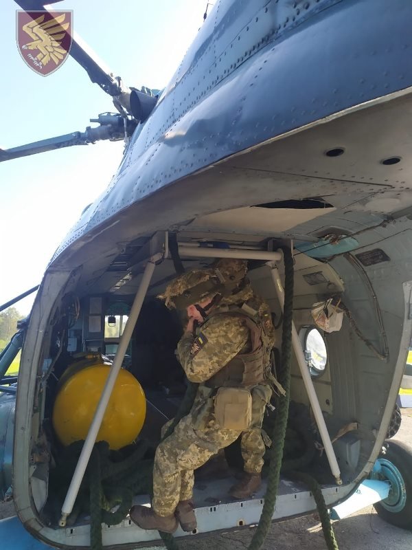 Десантники 95-ої бригади відпрацювали злагоджені дії висадк..., фото-3 Десантники 95-ої бригади відпрацювали злагоджені дії висадки із вертольоту Мі-8. ФОТО, фото-3