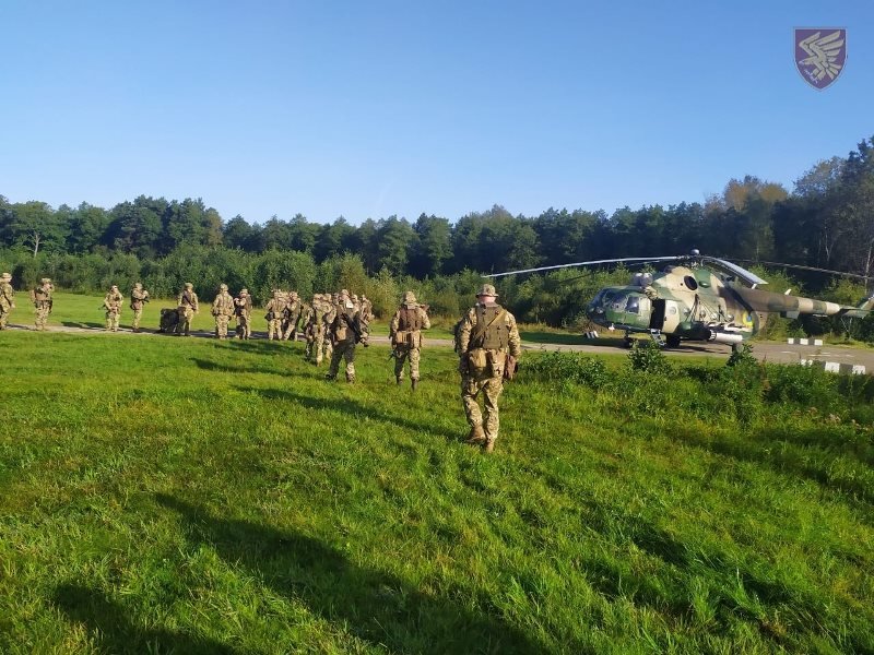 Десантники 95-ої бригади відпрацювали злагоджені дії висадк..., фото-6 Десантники 95-ої бригади відпрацювали злагоджені дії висадки із вертольоту Мі-8. ФОТО, фото-6