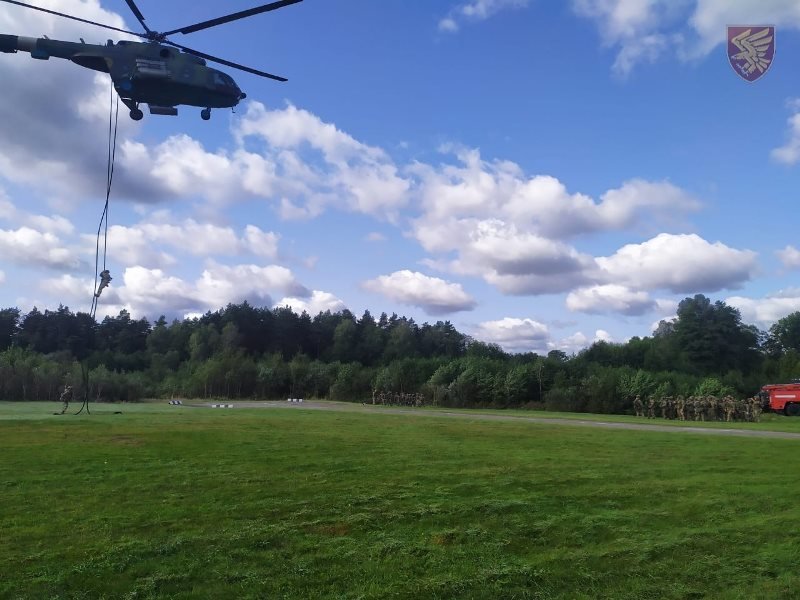 Десантники 95-ої бригади відпрацювали злагоджені дії висадк..., фото-7 Десантники 95-ої бригади відпрацювали злагоджені дії висадки із вертольоту Мі-8. ФОТО, фото-7
