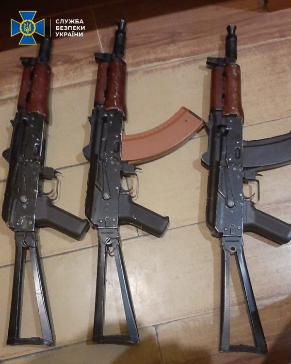 СБУ затримала учасників злочинного угруповання під час спро..., фото-4 СБУ затримала учасників злочинного угруповання під час спроби продажу вибухових пристроїв, боєприпасів та зброї, фото-4