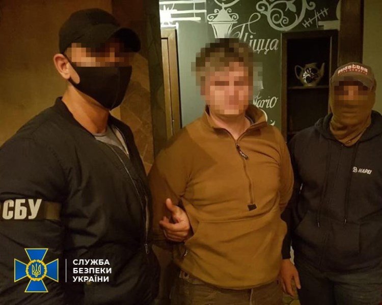 СБУ затримала учасників злочинного угруповання під час спро..., фото-5 СБУ затримала учасників злочинного угруповання під час спроби продажу вибухових пристроїв, боєприпасів та зброї, фото-5