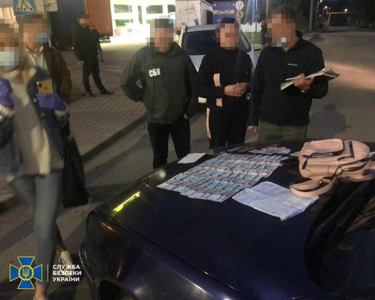 СБУ затримала учасників злочинного угруповання під час спро..., фото-6 СБУ затримала учасників злочинного угруповання під час спроби продажу вибухових пристроїв, боєприпасів та зброї, фото-6