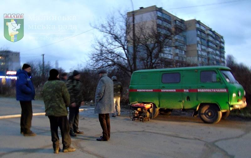 Мешканці будинку в одному з райцентрів Житомирщини страждаю..., фото-3 Мешканці будинку в одному з райцентрів Житомирщини страждають через пориви каналізаційних труб, фото-3