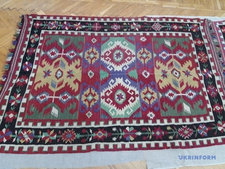У житомирському краєзнавчому музеї зберігаються колоритні поліські килими. ФОТО, фото-3