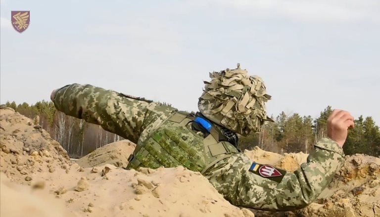 У десантників 95-ої бригади триває активна фаза тактичних навчань з бойовою стрільбою та залученням армійської авіації, фото-13