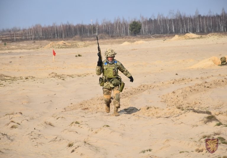 У десантників 95-ої бригади триває активна фаза тактичних навчань з бойовою стрільбою та залученням армійської авіації, фото-5