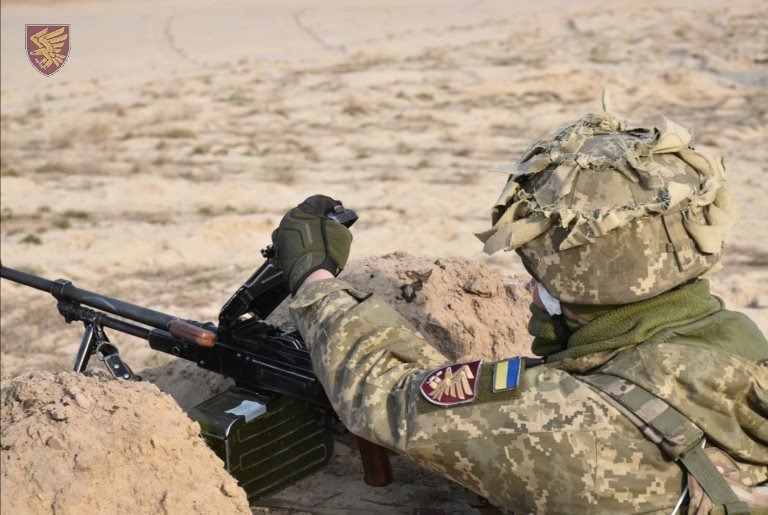 У десантників 95-ої бригади триває активна фаза тактичних навчань з бойовою стрільбою та залученням армійської авіації, фото-6