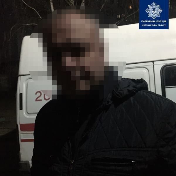 На Житомирщині патрульні неподалік місця події виявили викрадений у заявника мобільний телефон, фото-1